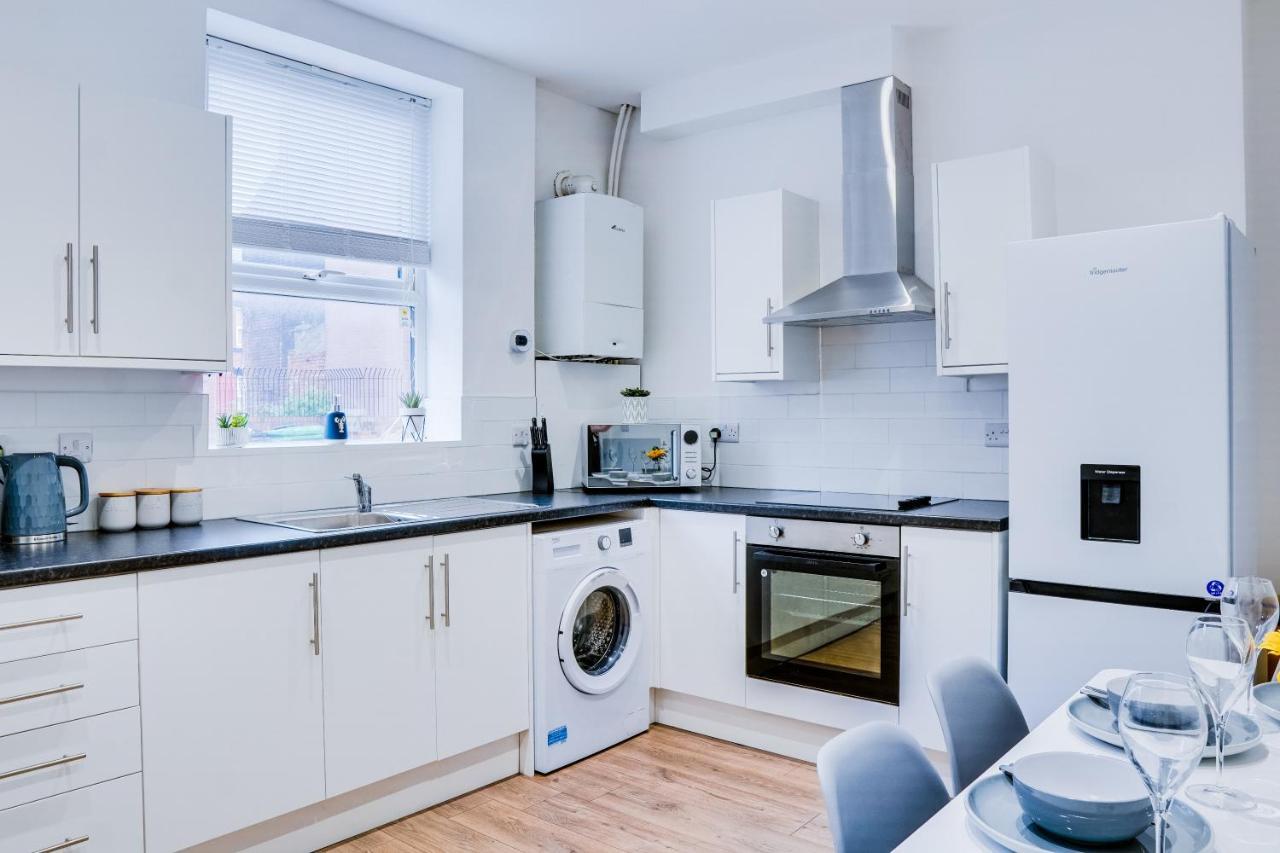 Spacious 4 Bedroom House Near Leeds Cc Beeston Hill Екстериор снимка
