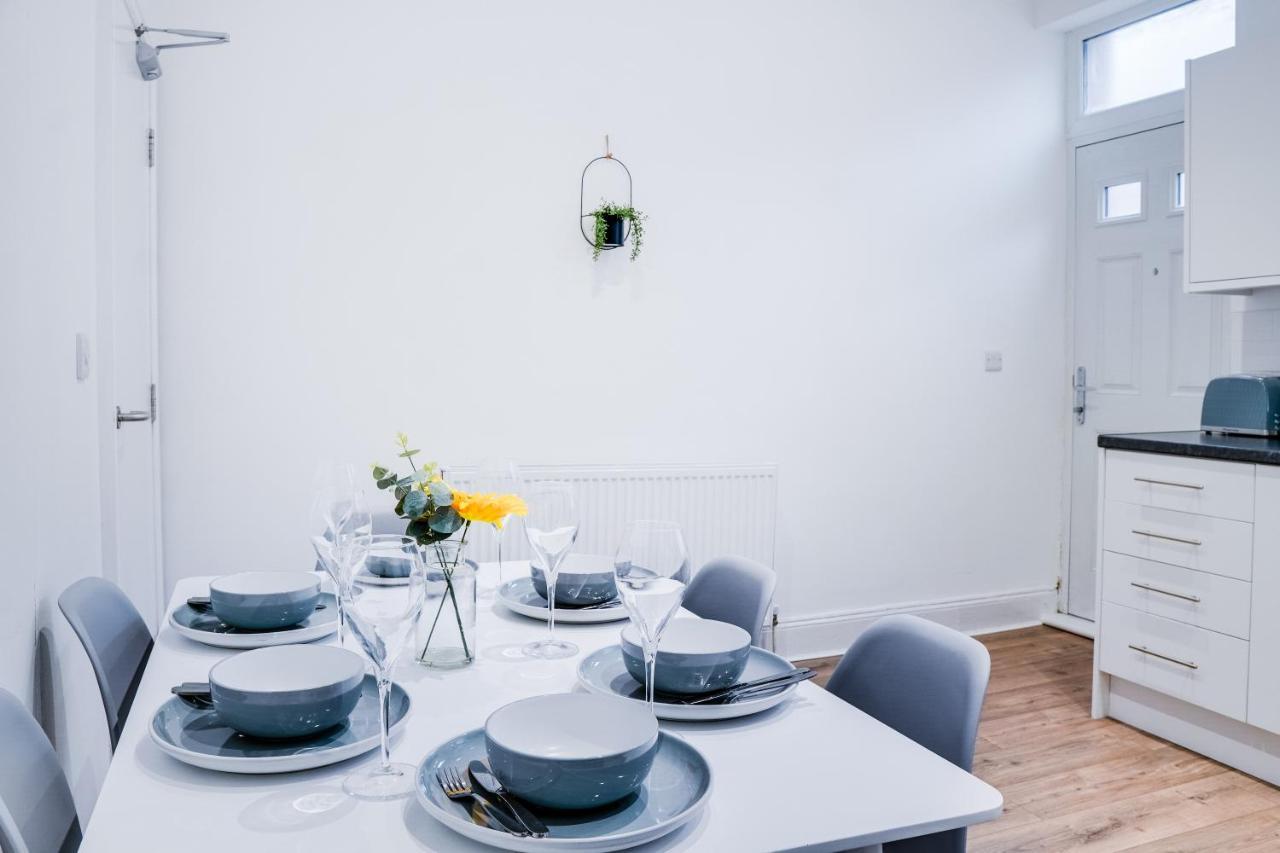 Spacious 4 Bedroom House Near Leeds Cc Beeston Hill Екстериор снимка
